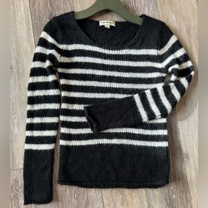 🛍️ Poof Excellence.  soft. black, white striped sweater. Great condition.